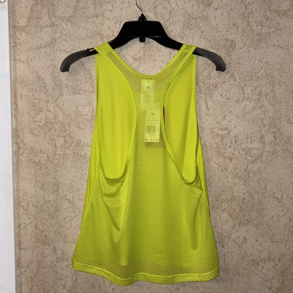 Reebok Apparel Women's Running Graphic Tank size Medium New - Picture 4 of 6